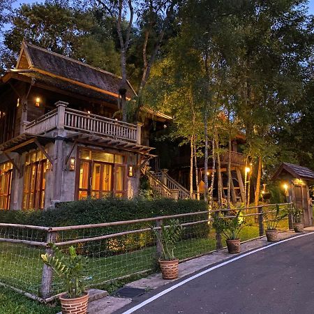 Ruean Racha Resort Chiang Mai Bagian luar foto