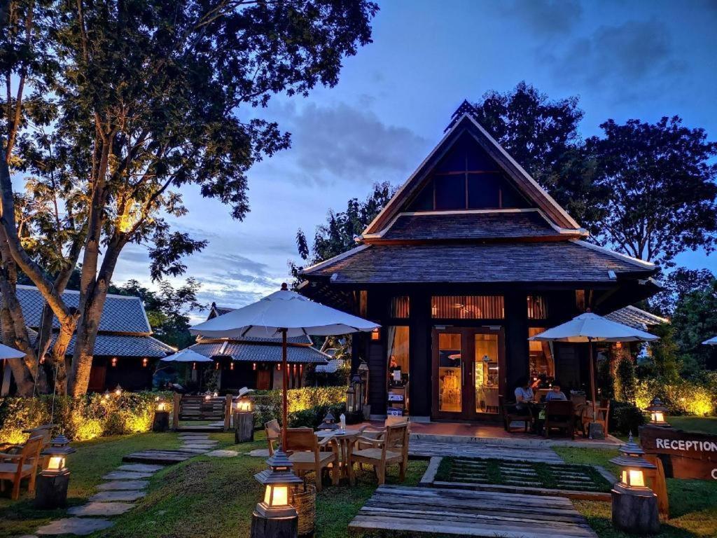 Ruean Racha Hotel Chiang Mai Bagian luar foto