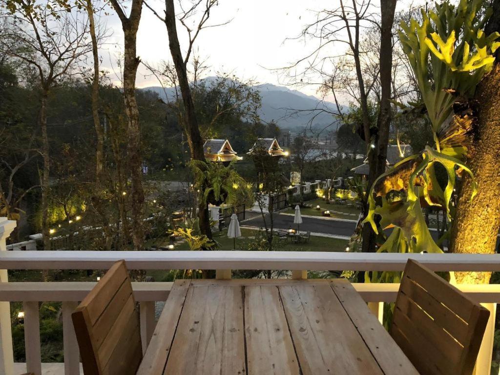 Ruean Racha Hotel Chiang Mai Bagian luar foto